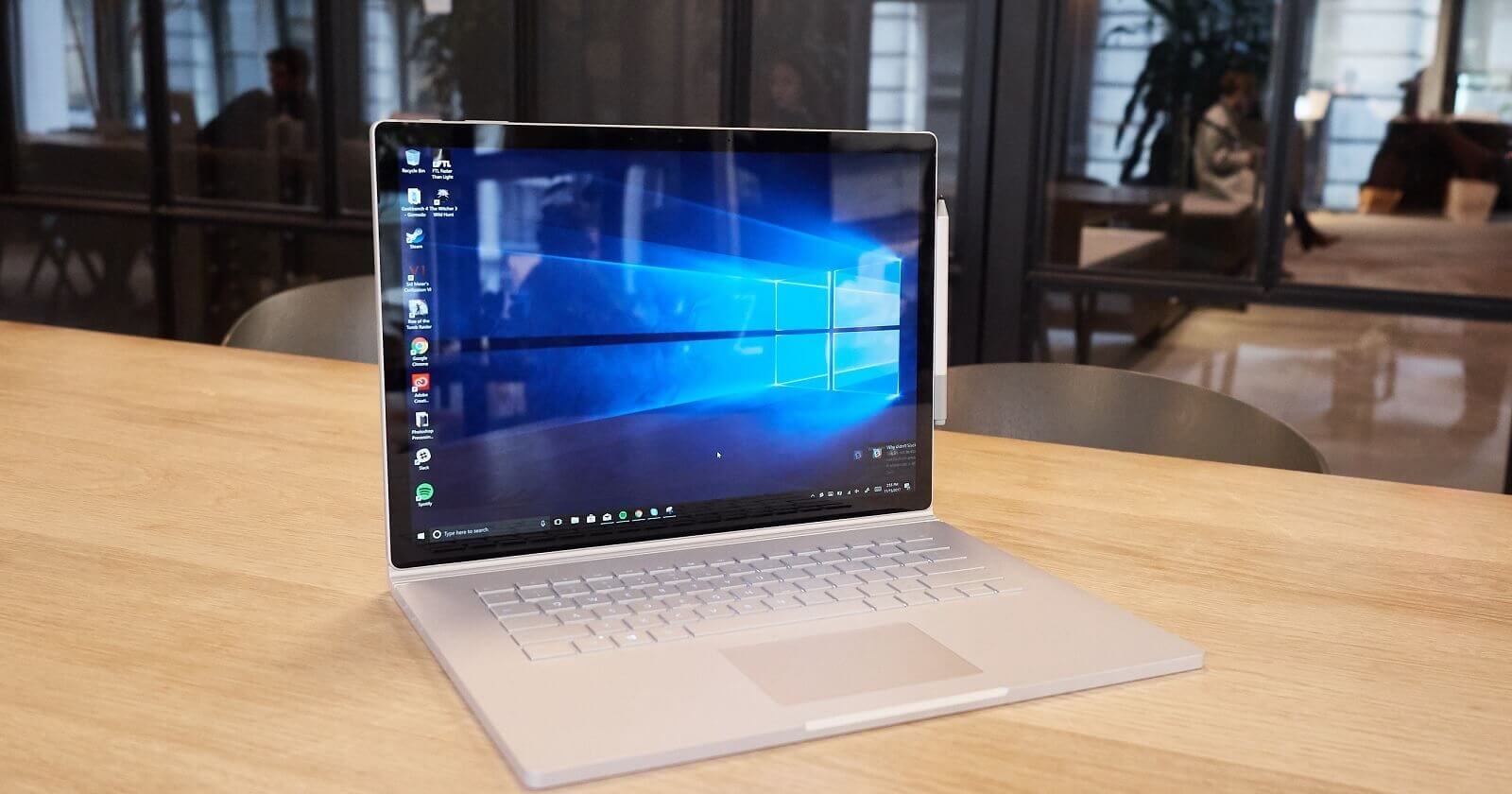 Windows 11 KB5034204 causes crashes in File Explorer and Taskbar, and experiences installation issues for some users
